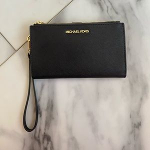 Micheal Kors Double Zip Adele Leather Smartphone Wallet Wristlet Black Gold
